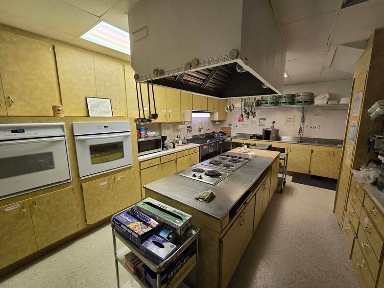 More Photos Of 5512 SE 73rd Ave, Portland Religious Facility For Sale