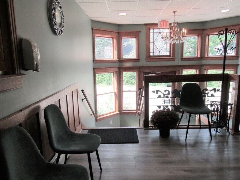 More Photos Of 30 Taylor St, Troy Freestanding For Sale