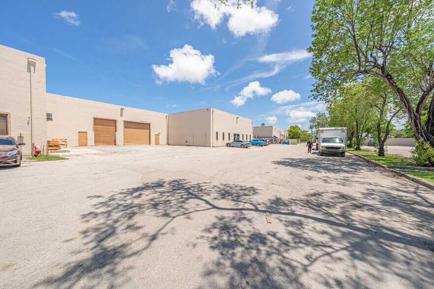 More Photos Of 1959 Dr Martin Luther King Jr Blvd, Pompano Beach Warehouse For Lease