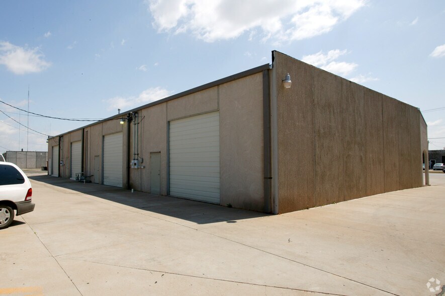 More Photos Of 241 W Wilshire Blvd, Oklahoma City Light Manufacturing For Lease