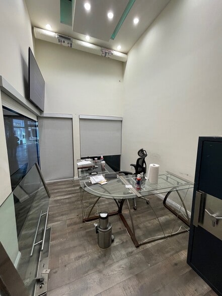 More Photos Of 4900 Lankershim Blvd, North Hollywood Freestanding For Sale