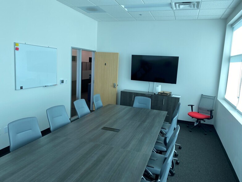 More Photos Of 6101 N Hollywood Blvd, Las Vegas Manufacturing For Lease