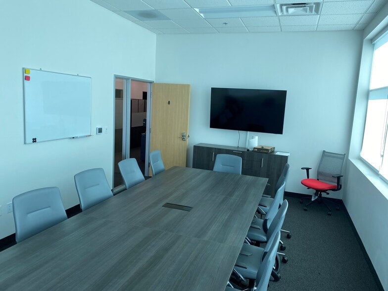 More Photos Of 6101 N Hollywood Blvd, Las Vegas Manufacturing For Lease
