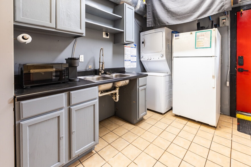 More Photos Of 811 Savannah Hwy, Charleston General Retail For Sale