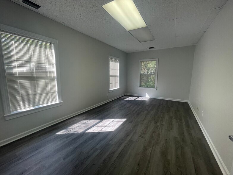 More Photos Of 127 Kingston Dr, Chapel Hill Office For Lease