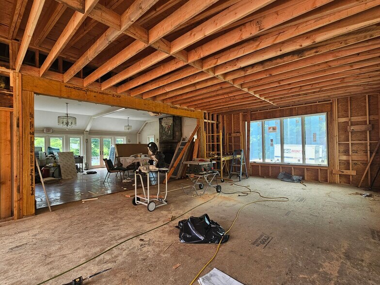 More Photos Of 355 Smith Ridge Rd, South Salem Restaurant For Sale