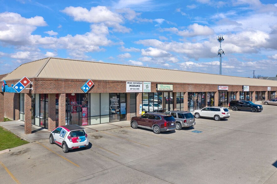 More Photos Of 8808 Camp Bowie Blvd W, Fort Worth Unknown For Lease