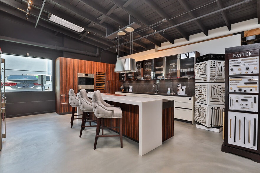 More Photos Of 118 S Cedros Ave, Solana Beach Storefront For Sale