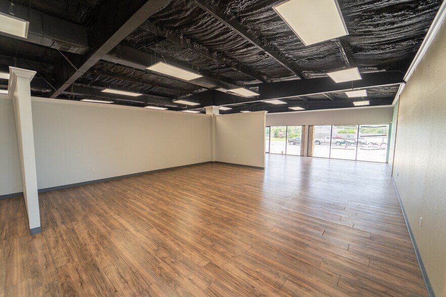 More Photos Of 6602 N Navarro St, Victoria General Retail For Sale