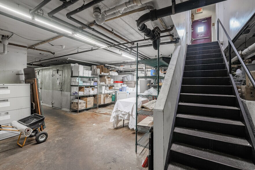 More Photos Of 27W371 North Ave, West Chicago Restaurant For Sale