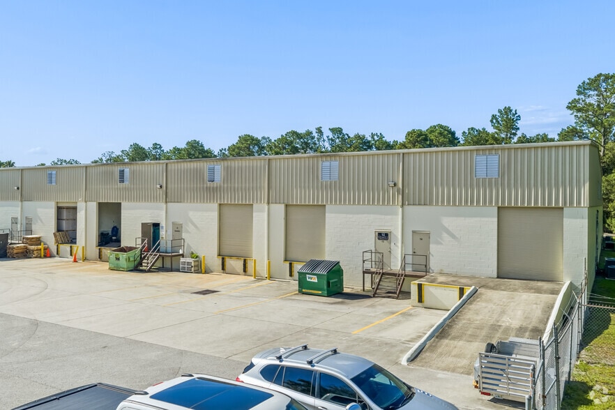 More Photos Of 11210 E Phillips Industrial Blvd, Jacksonville Warehouse For Lease