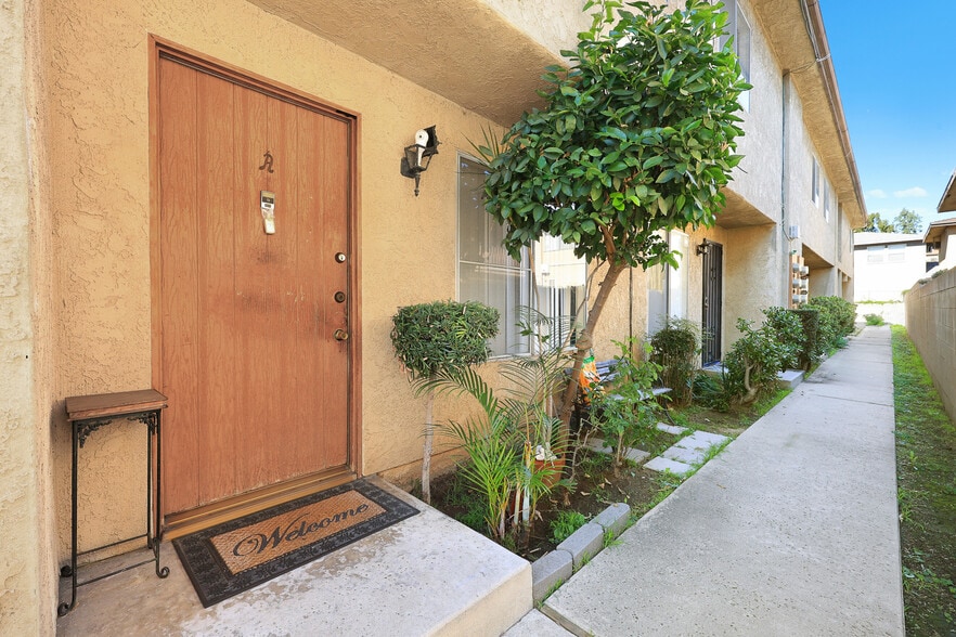 More Photos Of 15 E Beacon St, Alhambra Apartments For Sale