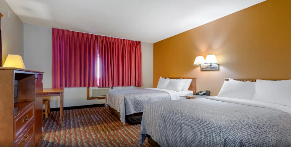 More Photos Of 2050 S US 41, Marquette Hotel For Sale