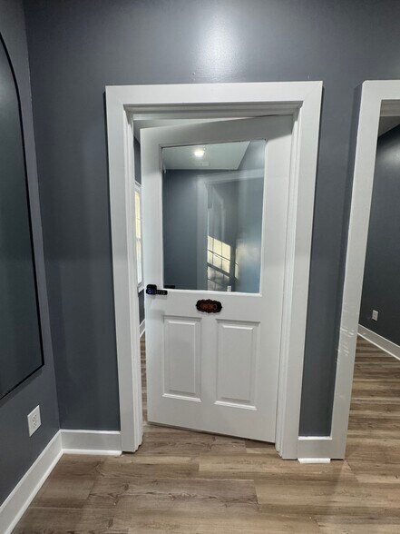 More Photos Of 301-304 Macy Dr, Roswell Medical For Lease