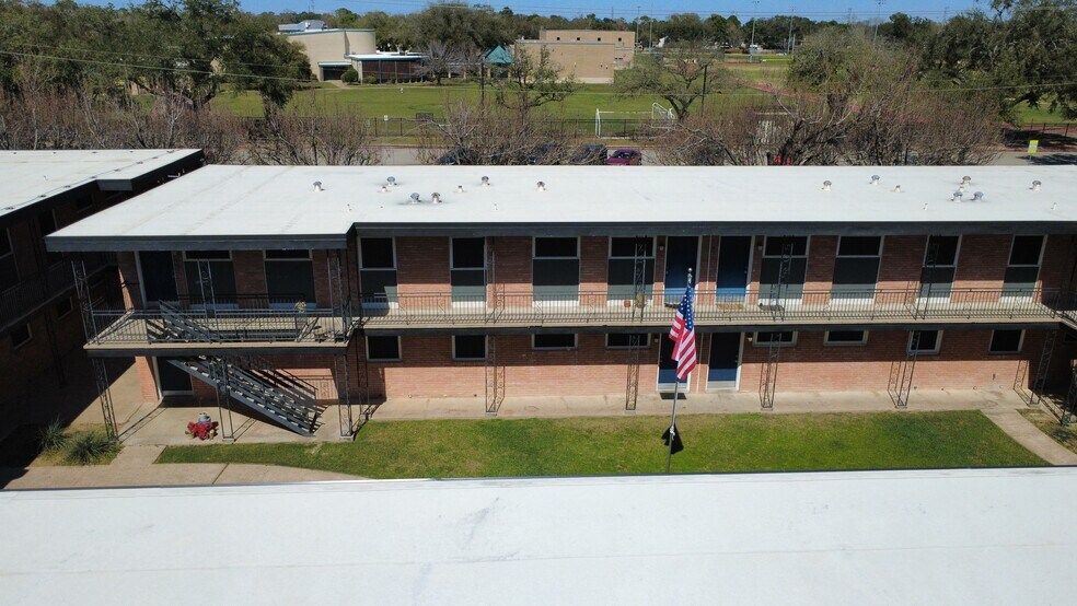 More Photos Of 9733 Neuens Rd, Houston Apartments For Sale