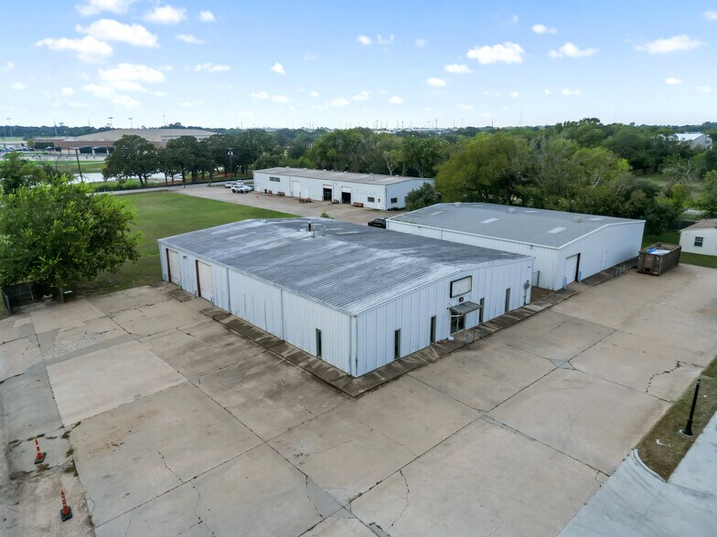Primary Photo Of 2616 S College Ave, Bryan Distribution For Lease