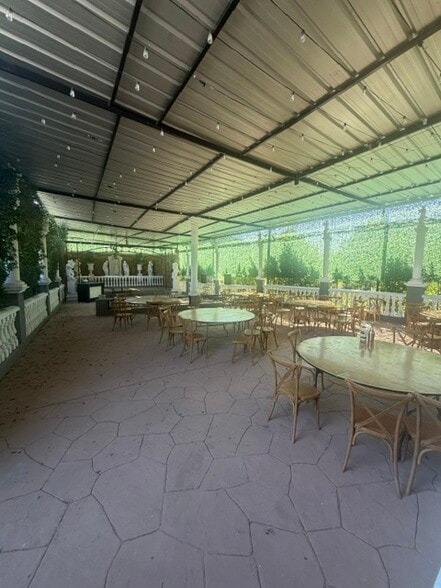 More Photos Of 6500 Foothill Blvd, Tujunga Restaurant For Sale