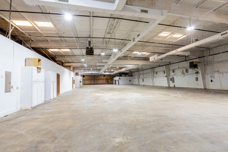 More Photos Of 300 Industrial Blvd, Mansfield Distribution For Lease