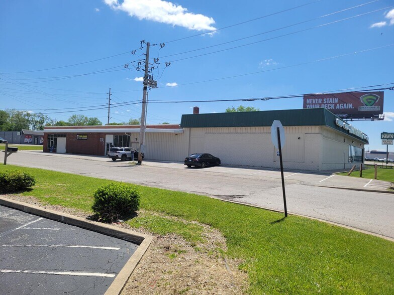 More Photos Of 3301 S East St, Indianapolis Flex For Sale