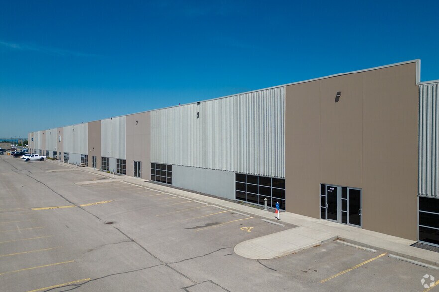 More Photos Of 10710 25th St NE, Calgary Warehouse For Lease