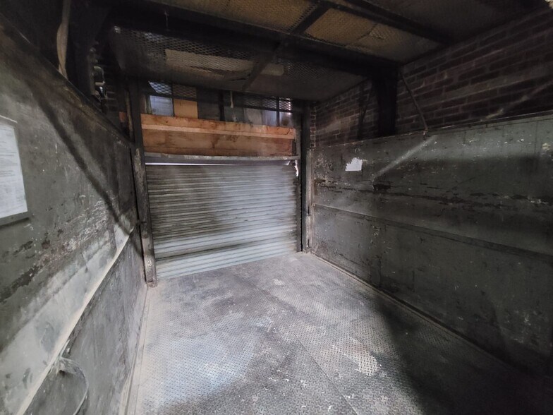 More Photos Of 830 Barry St, Bronx Warehouse For Lease