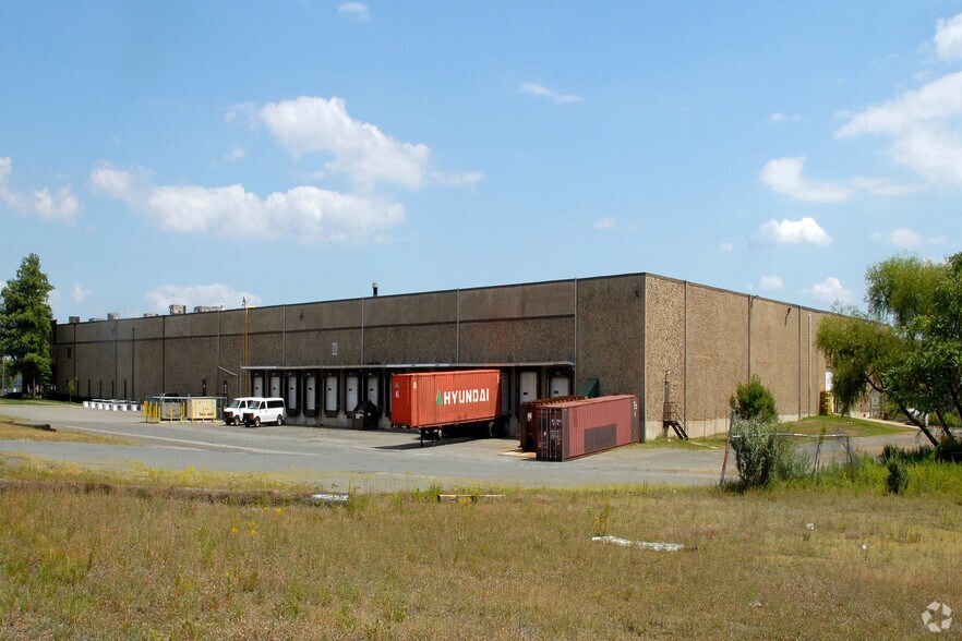 More Photos Of 11 Executive Ave, Edison Warehouse For Lease