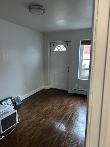 More Photos Of 187 Woodpoint Rd, Brooklyn Apartments For Sale