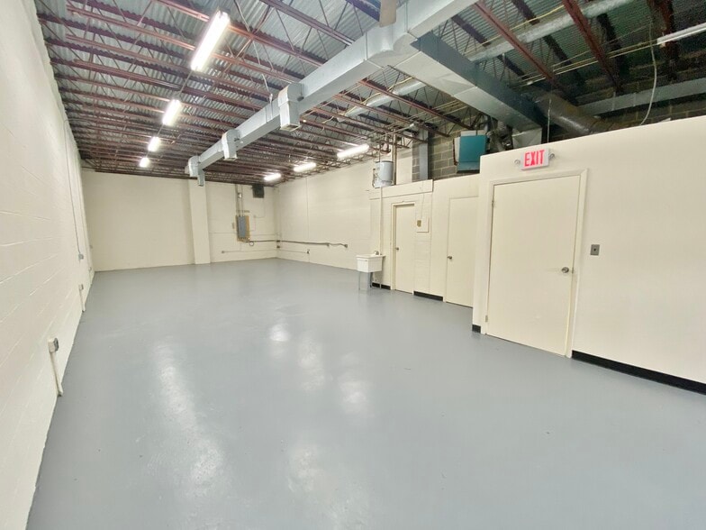 More Photos Of 601-615 Lofstrand Ln, Rockville Warehouse For Lease