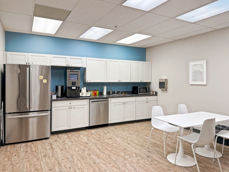 More Photos Of 1255 Kemper Meadow Dr, Cincinnati Coworking Space