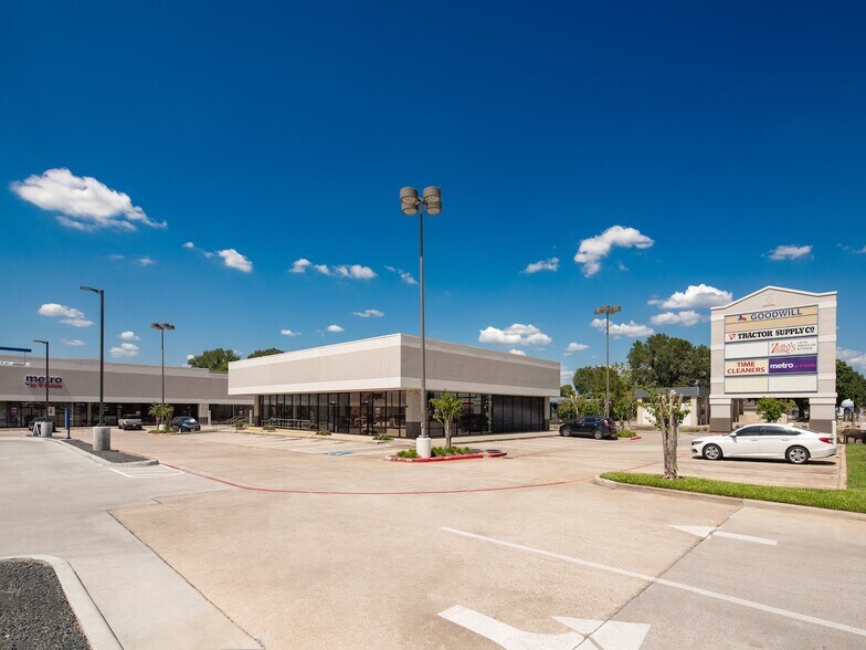 More Photos Of 12466 I 45 N, Willis Unknown For Lease