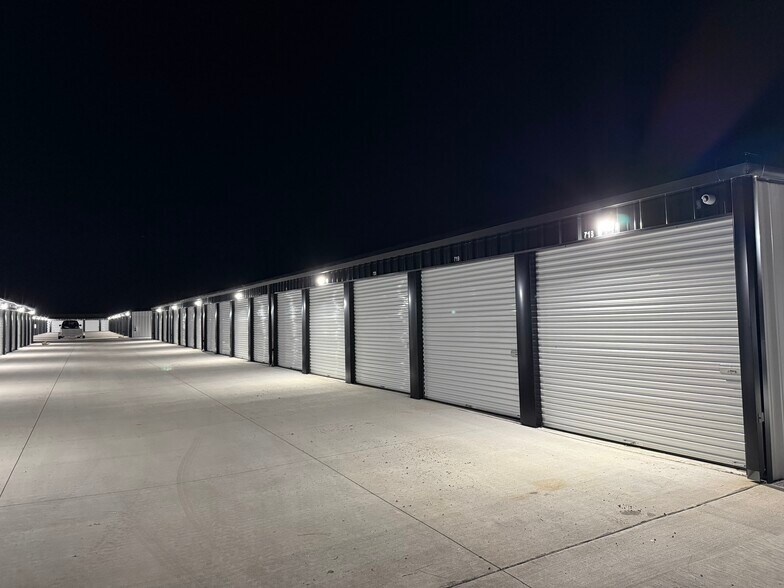 More Photos Of 1308 Adair Ct SW, Cedar Rapids Self Storage For Sale