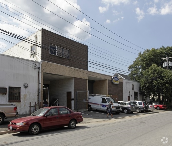 Primary Photo Of 87-89 Garden St, Westbury Warehouse For Lease
