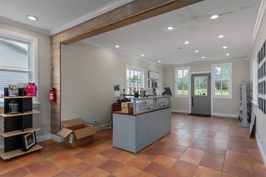 More Photos Of 904 W Union Ave, Litchfield Office For Sale