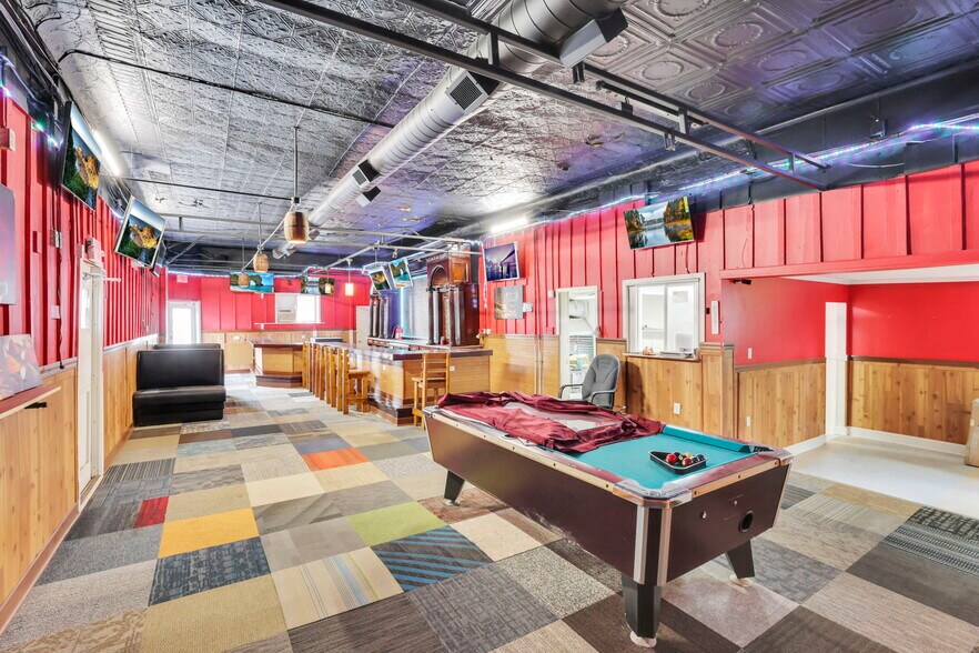 More Photos Of 11472 Broad St SW, Pataskala Bar For Lease