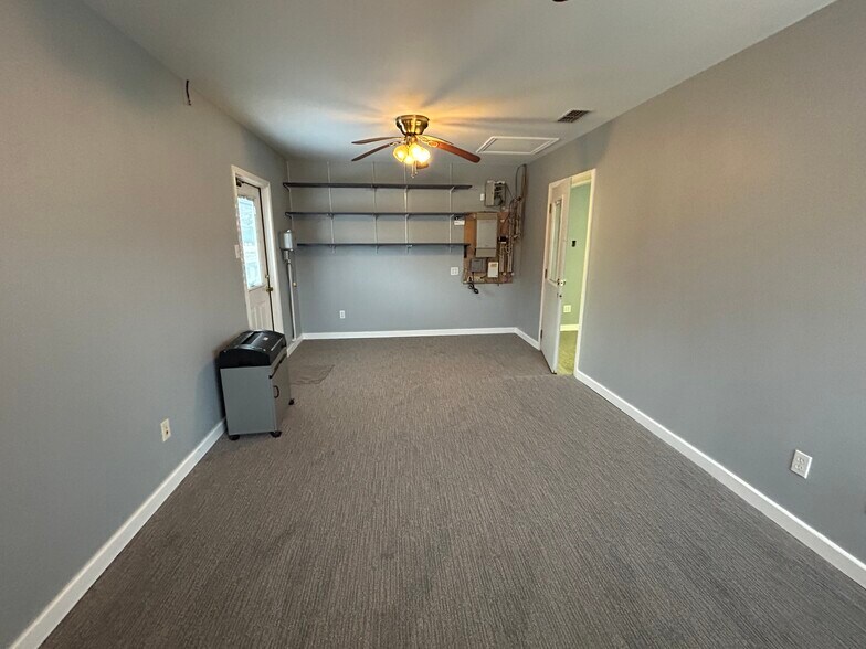 More Photos Of 2003 E US Highway 84, Palestine Office For Sale