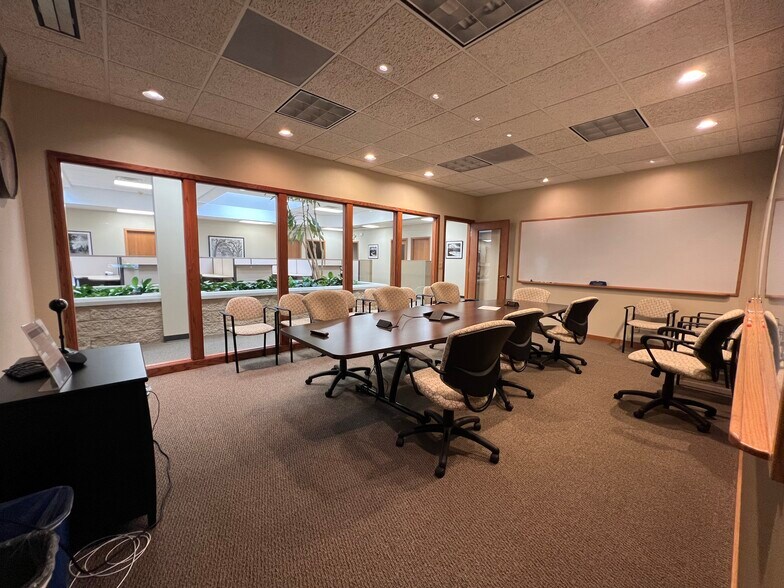 More Photos Of W223N608 Saratoga Dr, Waukesha Office For Sale