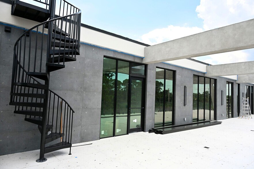 More Photos Of 11700 SE Shell Ave, Hobe Sound Loft Creative Space For Sale