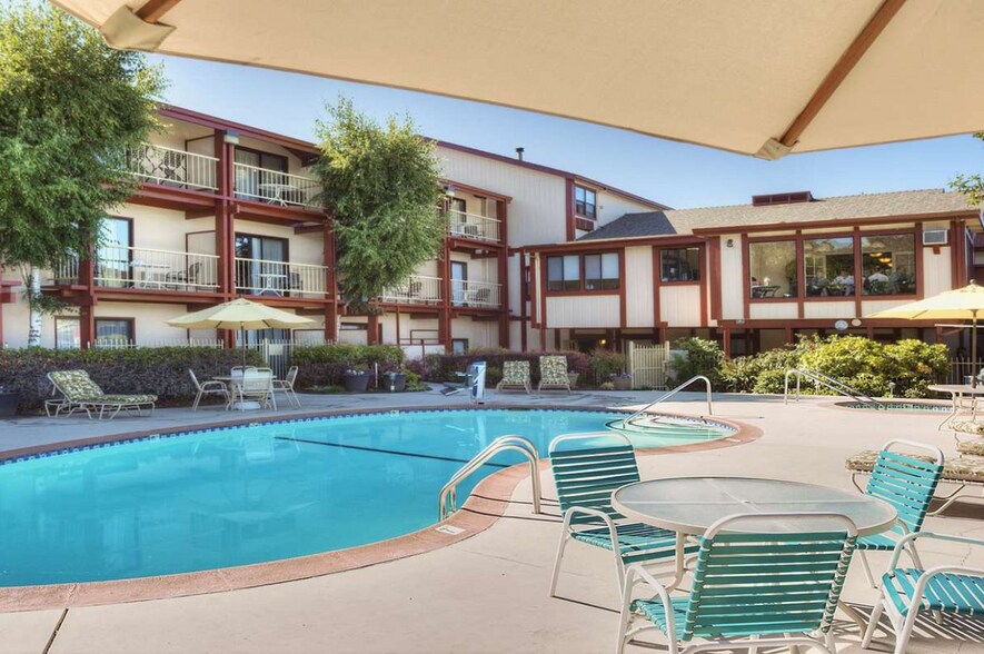 More Photos Of 701 Redwood Dr, Garberville Hotel For Sale