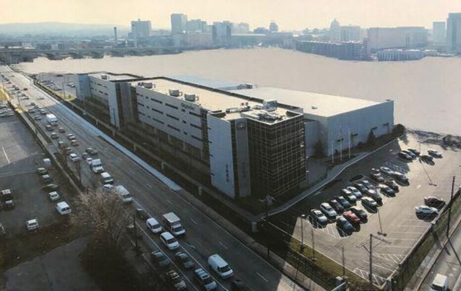 More Photos Of 1000 N Cameron St, Harrisburg Flex For Lease