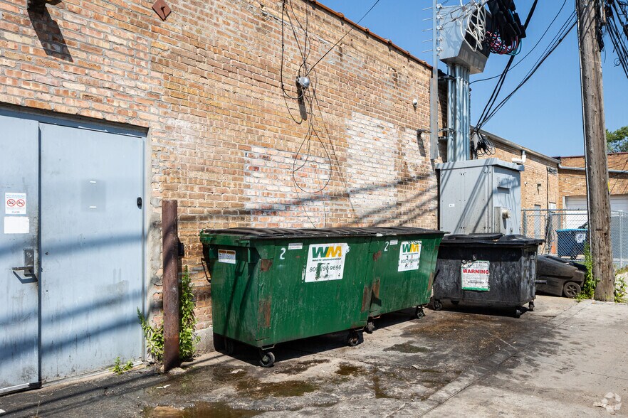 More Photos Of 4131-4133 N Rockwell St, Chicago Manufacturing For Lease