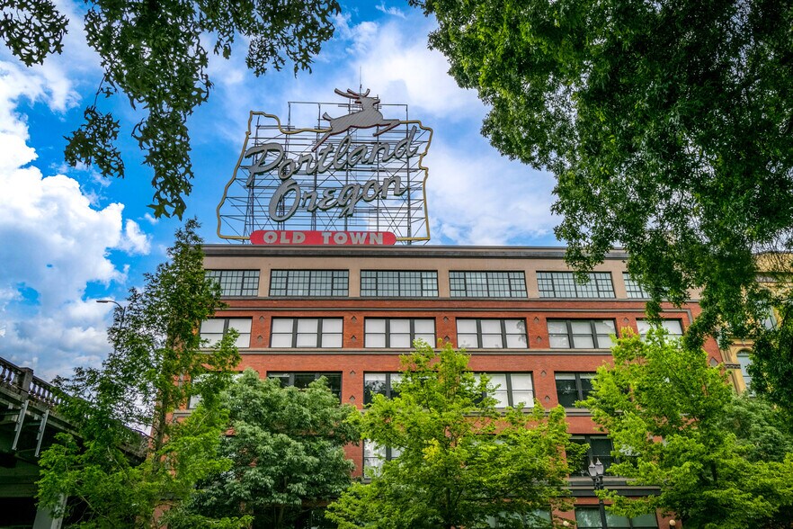More Photos Of 70 NW Couch St, Portland Office For Sale