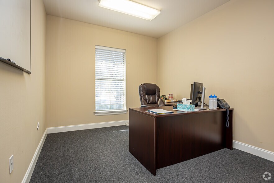 2798 Oneal Ln, Baton Rouge, LA 70816 Office For Sale