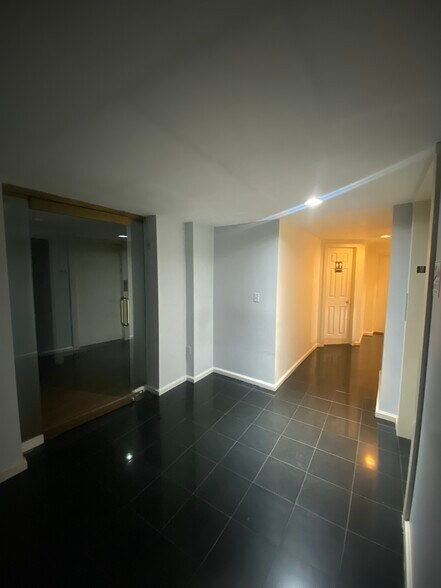 More Photos Of 186 W 80th, New York Apartments For Lease