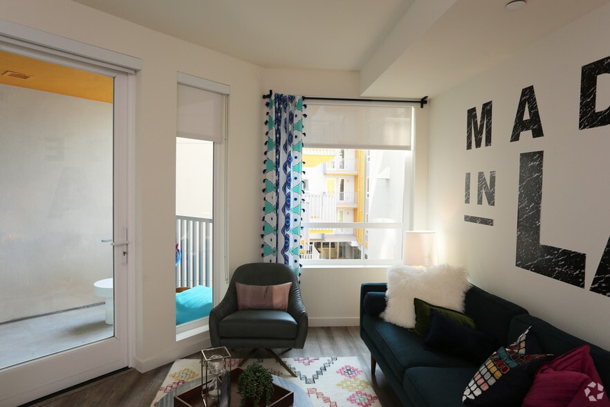 More Photos Of 424 W Pico Blvd, Los Angeles Apartments For Lease