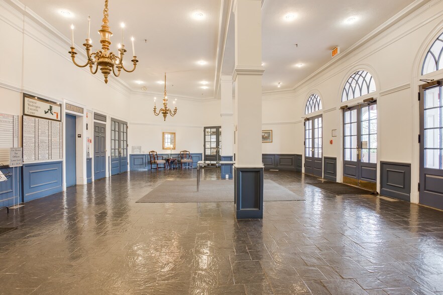 More Photos Of 2217 Princess Anne St, Fredericksburg Office Residential For Lease