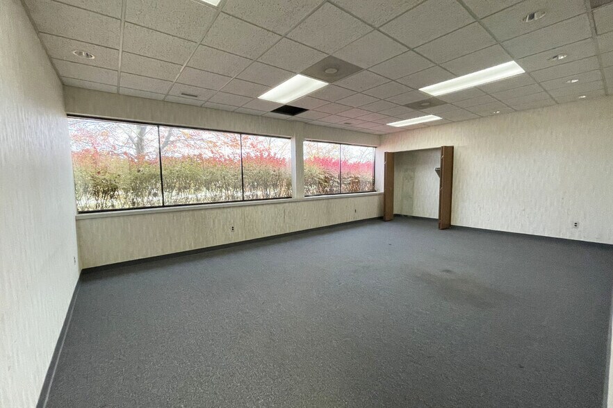 More Photos Of 29401 Stephenson Hwy, Madison Heights Light Manufacturing For Sale