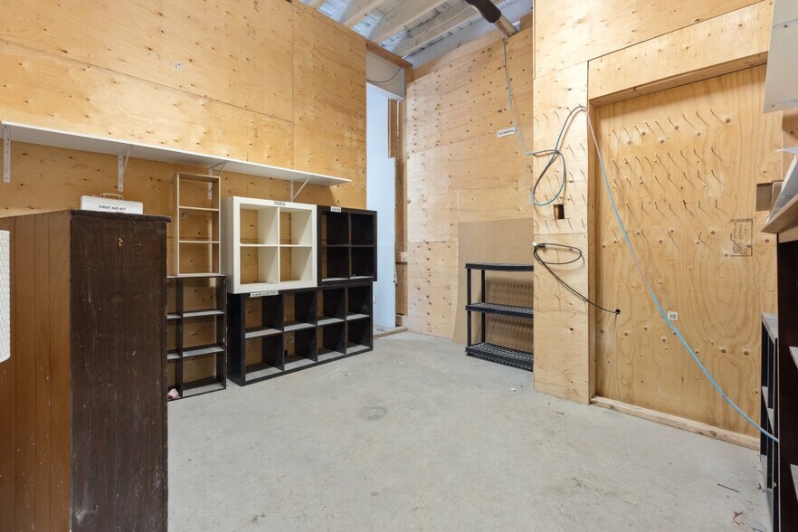 More Photos Of 255-257 Ste-anne Ave, Ottawa Warehouse For Sale