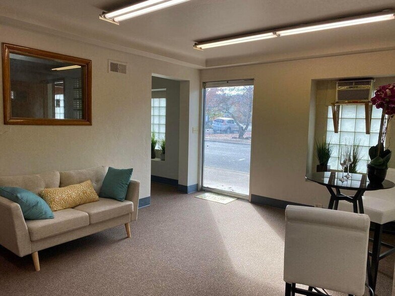 More Photos Of 327 S Fir St, Medford Warehouse For Sale