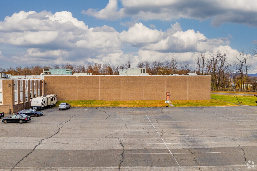 More Photos Of 152 Broadway, Haverstraw Warehouse For Lease