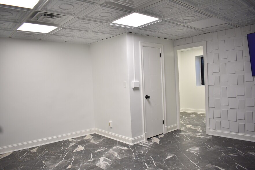 More Photos Of 230 Hilton Ave, Hempstead Medical For Sale